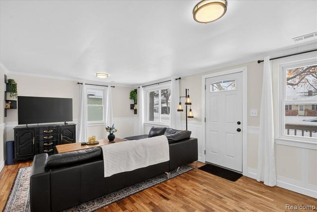 2008 Elmwood Street, Port Huron, MI 48060