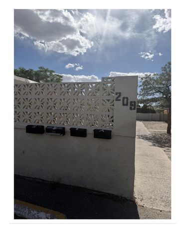 209 Texas Street NE, Albuquerque, NM 87108