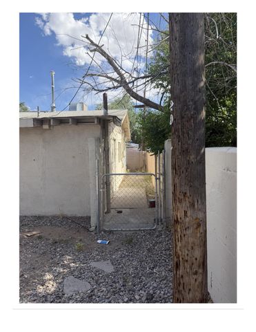 209 Texas Street NE, Albuquerque, NM 87108