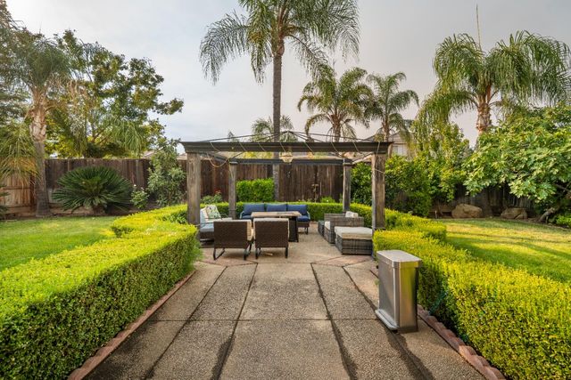 9655 N Willey Court, Fresno, CA 93720