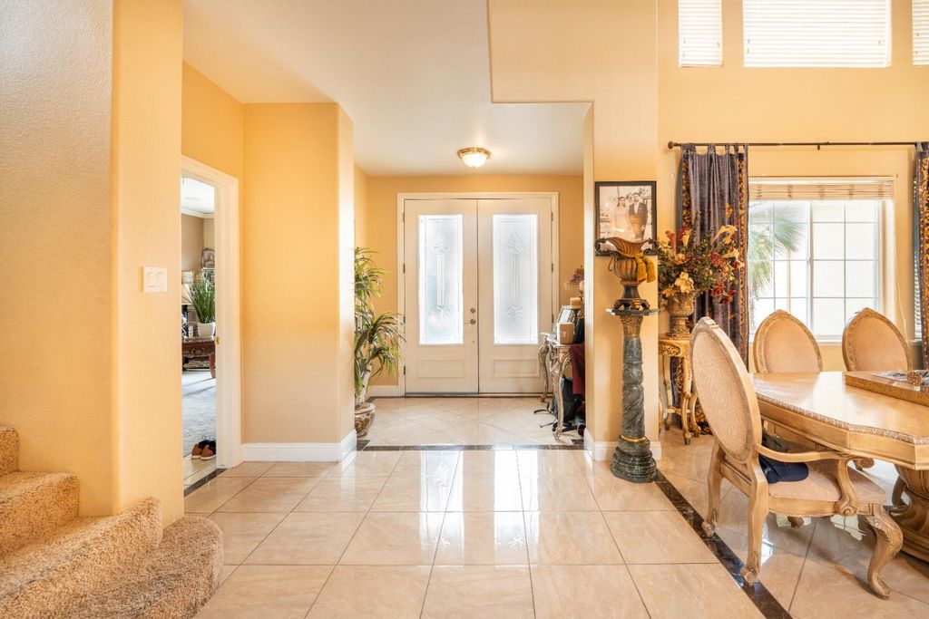 Image 10 of property listing at 9655 N Willey Court, Fresno, CA 93720