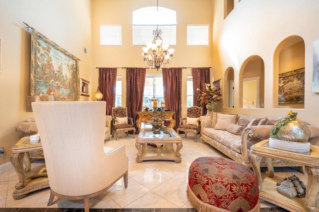 Image 13 of property listing at 9655 N Willey Court, Fresno, CA 93720
