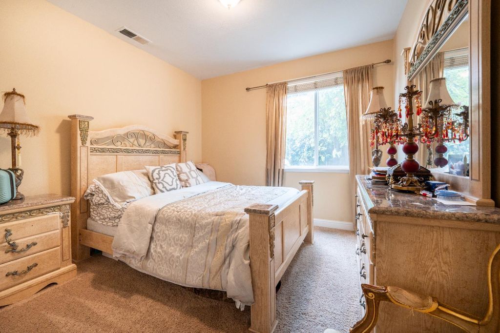 Image 16 of property listing at 9655 N Willey Court, Fresno, CA 93720