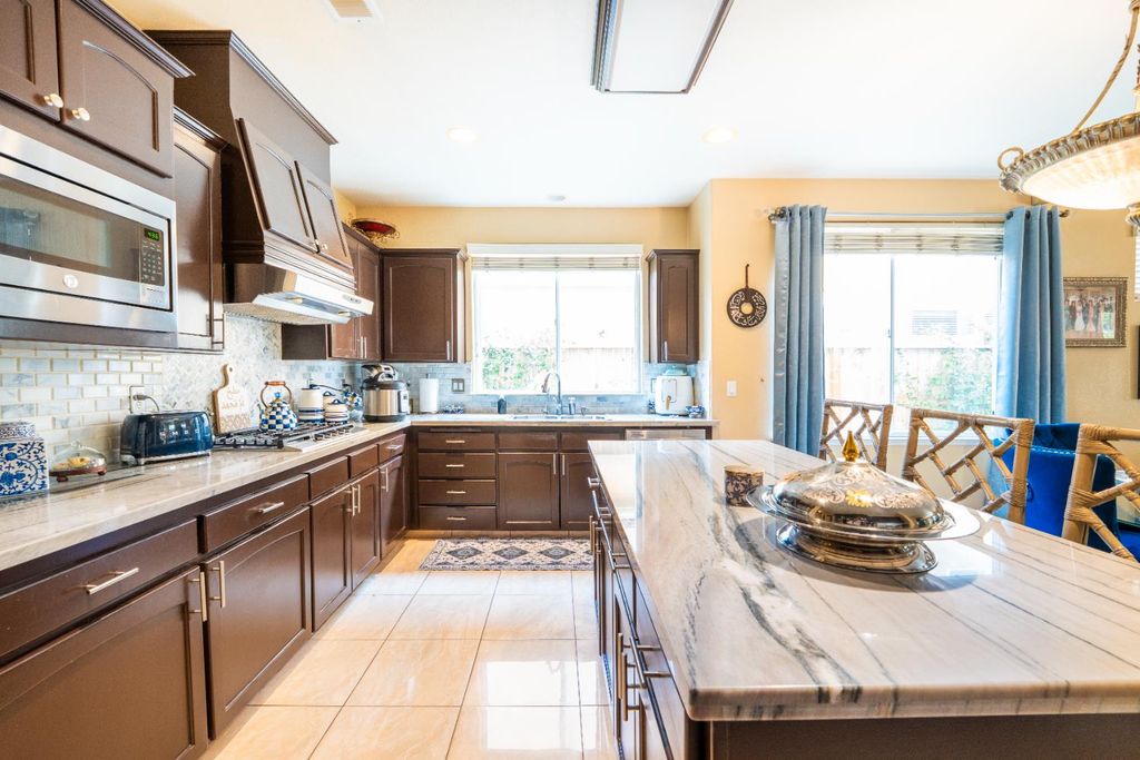 Image 21 of property listing at 9655 N Willey Court, Fresno, CA 93720