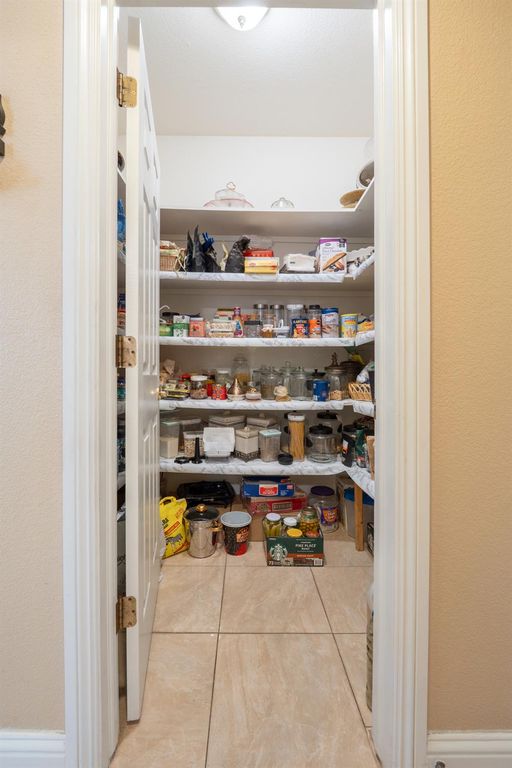 Image 26 of property listing at 9655 N Willey Court, Fresno, CA 93720