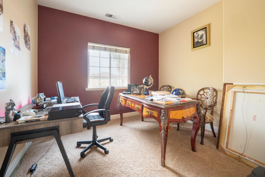 Image 32 of property listing at 9655 N Willey Court, Fresno, CA 93720