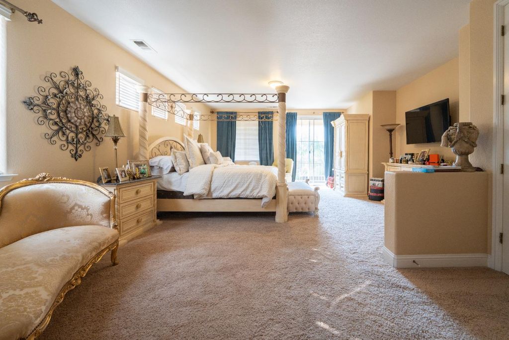 Image 39 of property listing at 9655 N Willey Court, Fresno, CA 93720