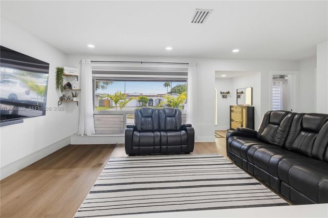 9120 SW 55th Street, Cooper City, FL 33328