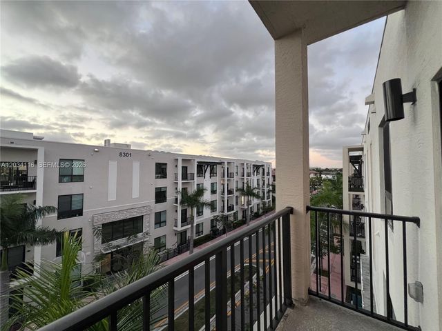 8265 NW 41st Street C405, Doral, FL 33166