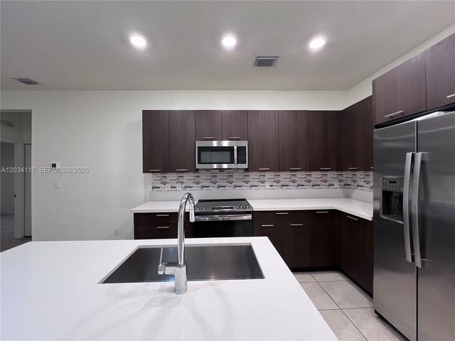 8265 NW 41st Street C405, Doral, FL 33166