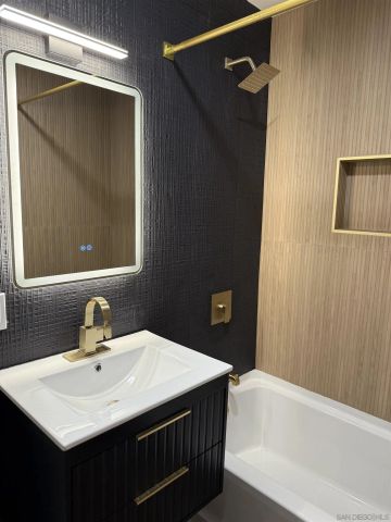 519 Camelot Dr, Oceanside, CA 92054