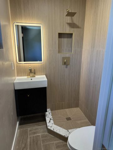 519 Camelot Dr, Oceanside, CA 92054