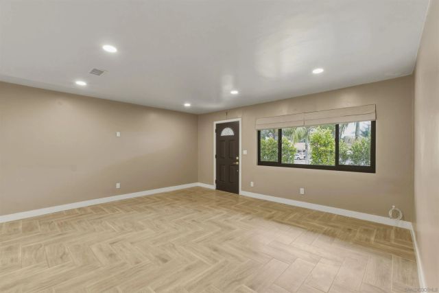 519 Camelot Dr, Oceanside, CA 92054