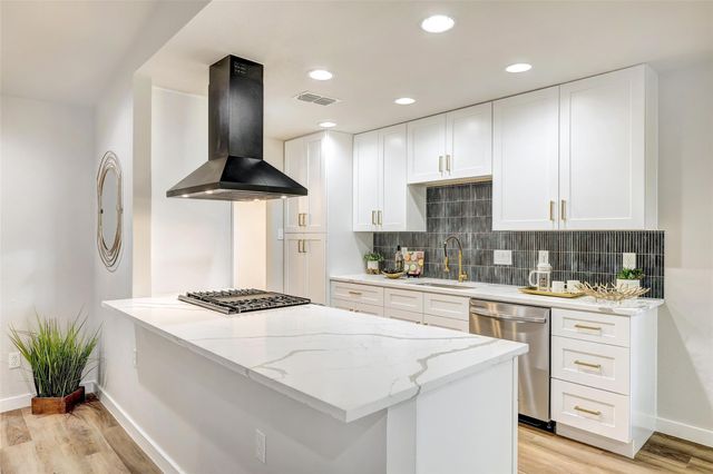 402 Mulberry DR, Austin, TX 78745