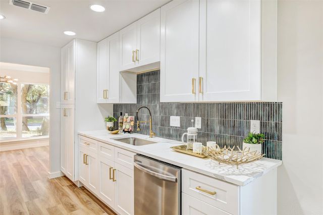 402 Mulberry DR, Austin, TX 78745