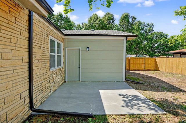 2230 W Manhattan, Wichita, KS 67204