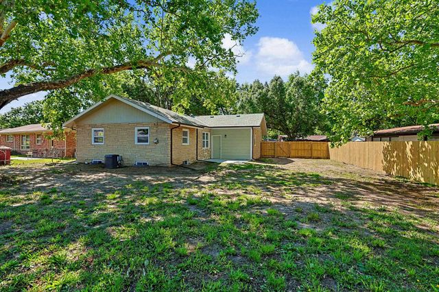 2230 W Manhattan, Wichita, KS 67204