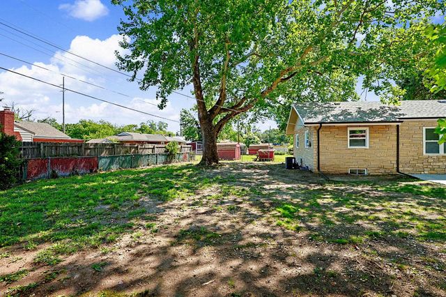 2230 W Manhattan, Wichita, KS 67204