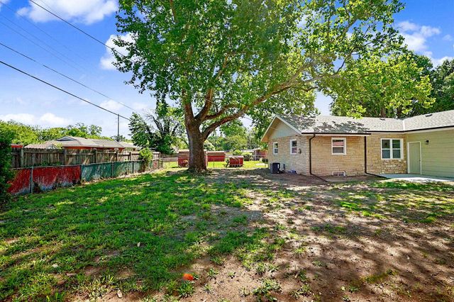 2230 W Manhattan, Wichita, KS 67204