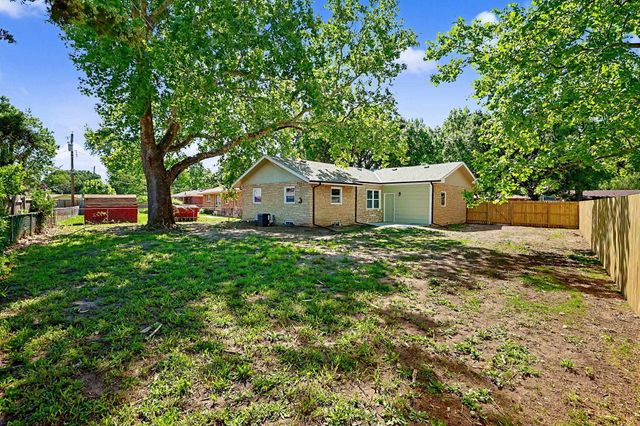 2230 W Manhattan, Wichita, KS 67204
