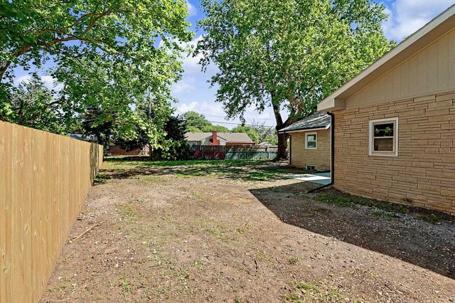 2230 W Manhattan, Wichita, KS 67204