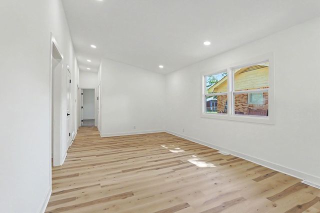 2230 W Manhattan, Wichita, KS 67204