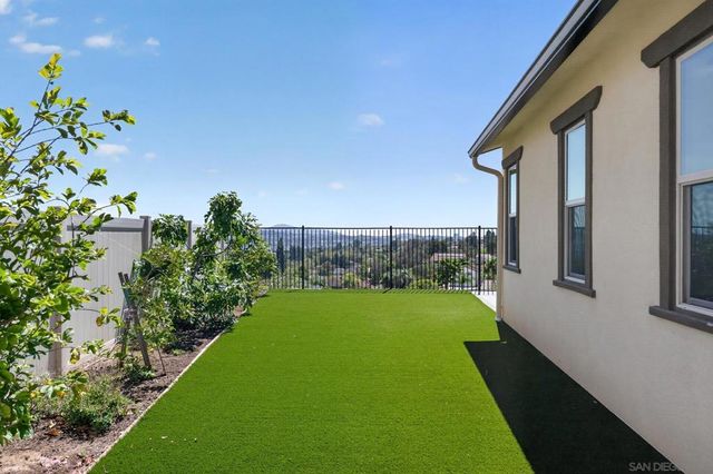 17296 Abbey Rd, Poway, CA 92064