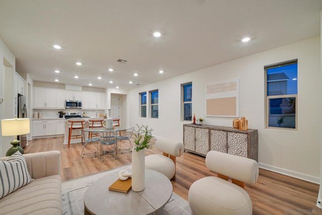 17296 Abbey Rd, Poway, CA 92064