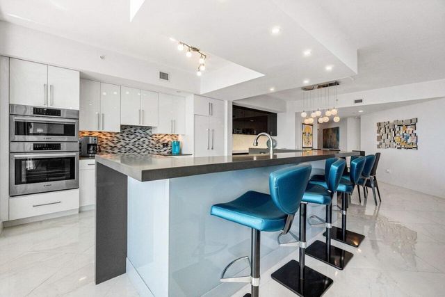 2640 Lake Shore Drive 2307, Riviera Beach, FL 33404