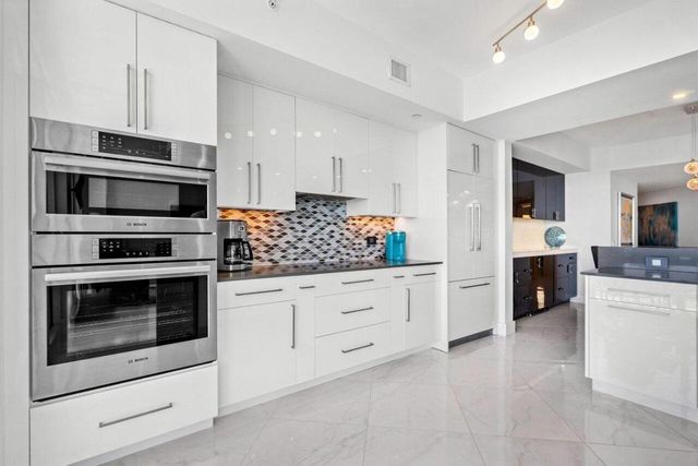 2640 Lake Shore Drive 2307, Riviera Beach, FL 33404