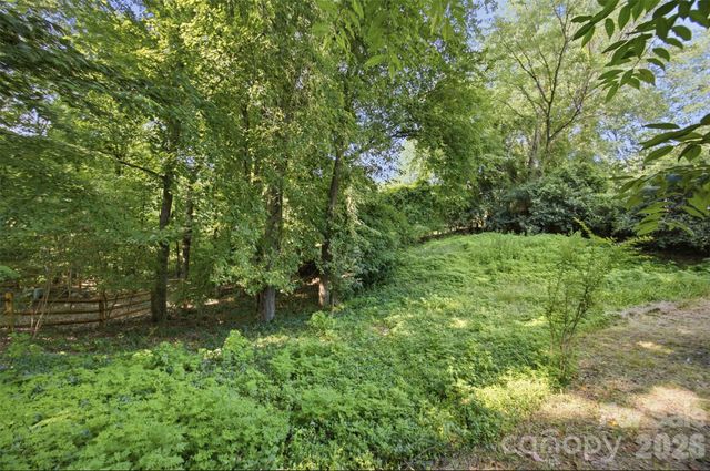 2811 Creekbed Lane, Charlotte, NC 28210