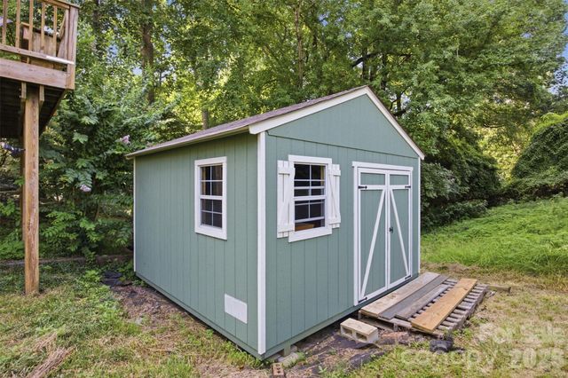 2811 Creekbed Lane, Charlotte, NC 28210