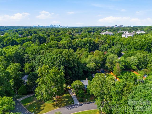 2811 Creekbed Lane, Charlotte, NC 28210
