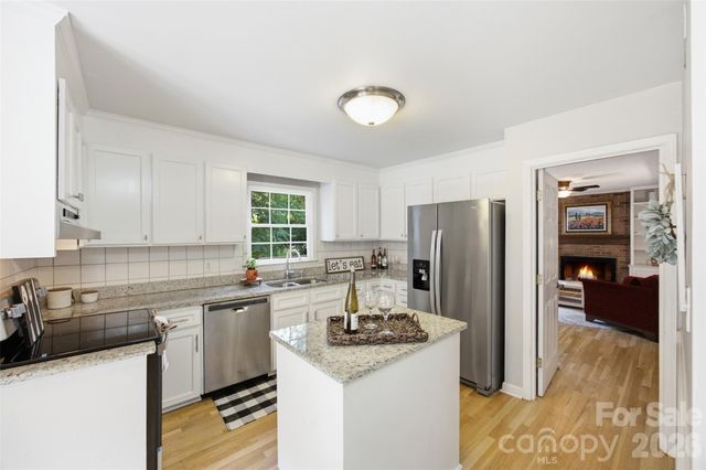 2811 Creekbed Lane, Charlotte, NC 28210