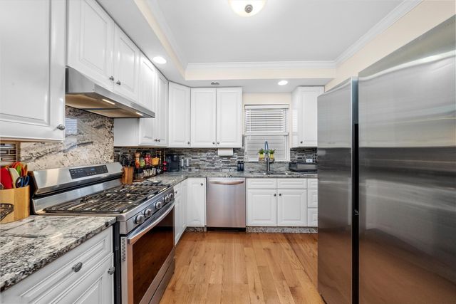 2716 Grove Avenue, Berwyn, IL 60402