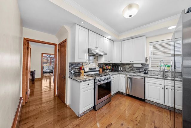 2716 Grove Avenue, Berwyn, IL 60402