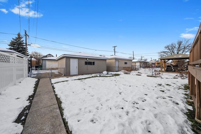 2716 Grove Avenue, Berwyn, IL 60402