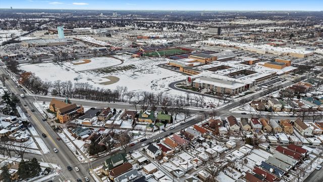 2716 Grove Avenue, Berwyn, IL 60402