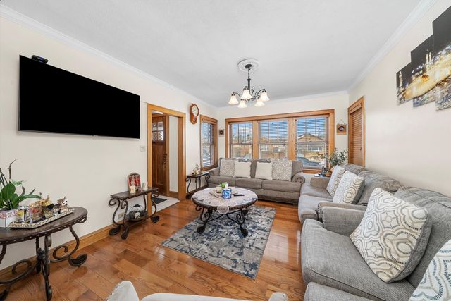 2716 Grove Avenue, Berwyn, IL 60402