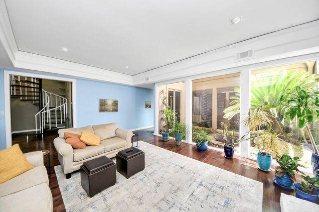 24 Bayou Shadows Street, Houston, TX 77024