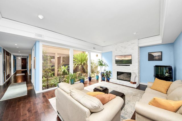 24 Bayou Shadows Street, Houston, TX 77024