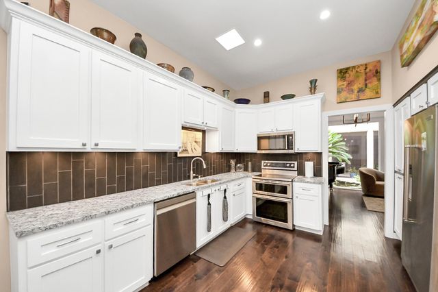 24 Bayou Shadows Street, Houston, TX 77024