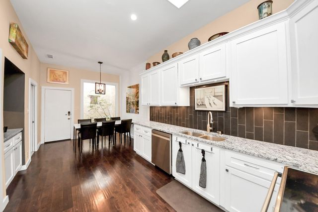 24 Bayou Shadows Street, Houston, TX 77024