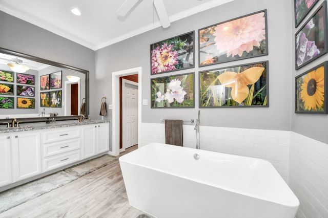 24 Bayou Shadows Street, Houston, TX 77024