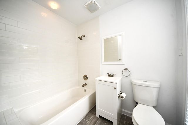 24 Bayou Shadows Street, Houston, TX 77024
