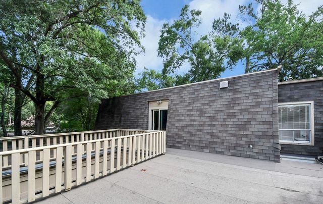 24 Bayou Shadows Street, Houston, TX 77024