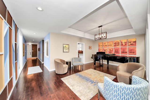 24 Bayou Shadows Street, Houston, TX 77024