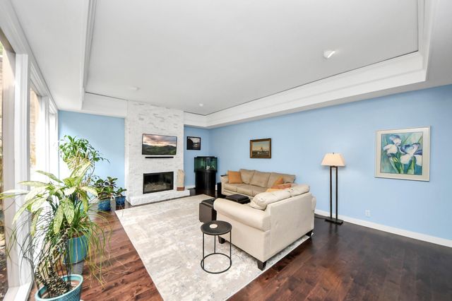 24 Bayou Shadows Street, Houston, TX 77024