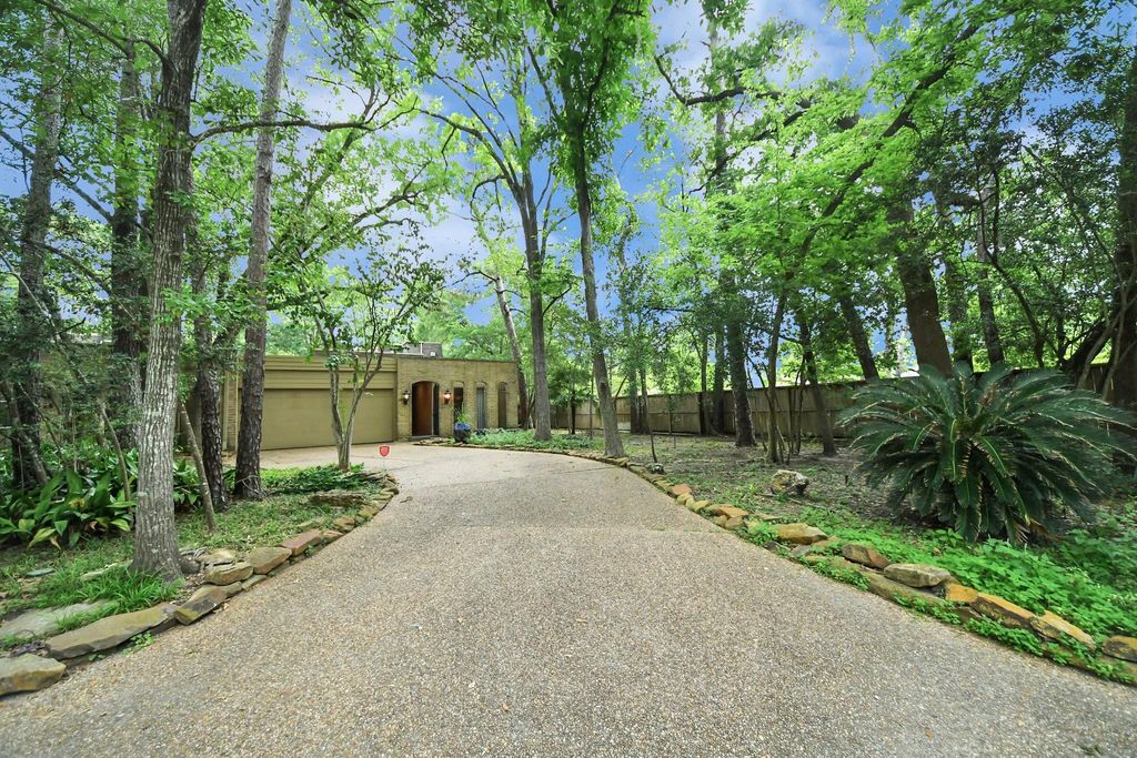 24 Bayou Shadows Street, Houston, TX 77024