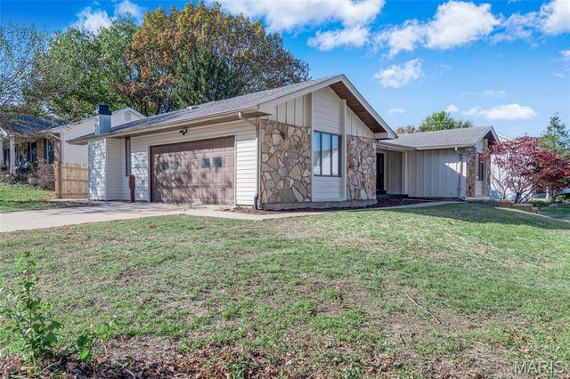 4002 Summerfield Parkway, St Charles, MO 63304